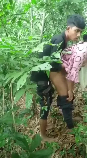 हिडन कैम में बॉयफ्रेंड जवान लड़की की चूत चोदता हुआ सेक्स वीडियो — screenshot 3