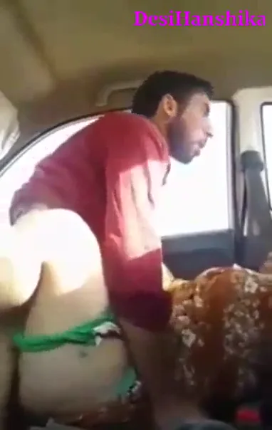 दोस्त की गर्म आंटी ने कार में लंड लेकर देसी चुदाई का मजा लिया हिंदी बीएफ — screenshot 5