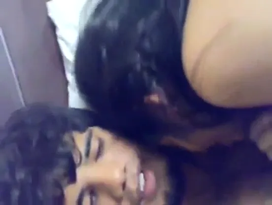चुदाई के बाद बीएफ ने मासूम गर्लफ्रेंड को नंगी कुतिया बोलकर चूत दिखाने का हिंदी बीएफ — screenshot 1
