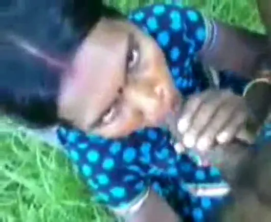 गांव की देहाती औरत ने खेत में लौंडा चूसा फिर चूत चुदाई देसी बीएफ वीडियो — screenshot 2
