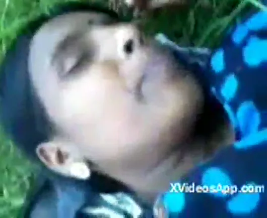 गांव की देहाती औरत ने खेत में लौंडा चूसा फिर चूत चुदाई देसी बीएफ वीडियो — screenshot 8