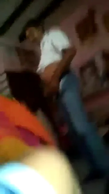 बेटे के सामने देसी माँ की बुर चोदकर चुदाई करते हुए गांव की बीएफ वीडियो — screenshot 2