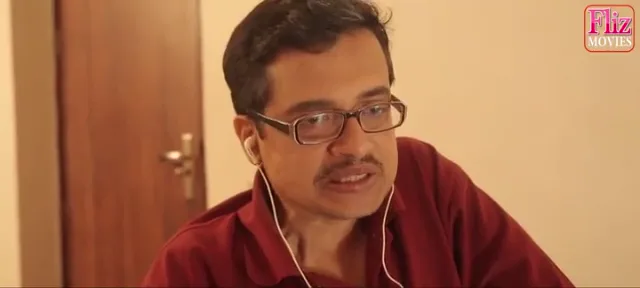 मालकिन को फोन सेक्स करते चूत में खीरा डालते देखा हिंदी बीएफ वीडियो — screenshot 7