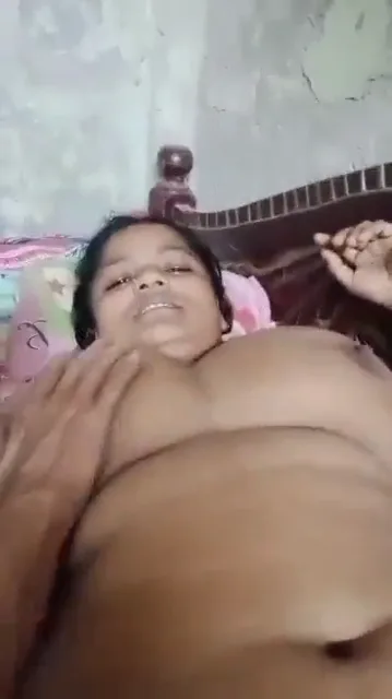 मास्टर जी ने स्टूडेंट की माँ के मोटे आम चूसकर देसी चुदाई मचाई हिंदी बीएफ — screenshot 3