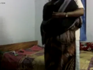 बुर्खा उतारकर साउथ इंडियन स्टूडेंट प्रोफेसर का लंड चूसती हुई देसी सेक्स वीडियो