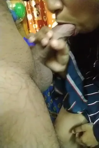 लंड का मशरूम टोपा चूत के दाने पर रगड़ा देसी चुदाई वीडियो — screenshot 1