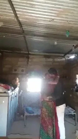 देहाती गुजराती भाभी ने यार को घर बुलाकर जोरदार चुदाई का मस्त मजा लिया हिंदी बीएफ — screenshot 2