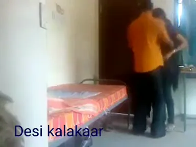 मकान मालिक की बेटी को किराएदार अंकल ने कमरे में बुलाकर देहाती चुदाई की एमएमएस — screenshot 1
