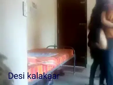 मकान मालिक की बेटी को किराएदार अंकल ने कमरे में बुलाकर देहाती चुदाई की एमएमएस — screenshot 2