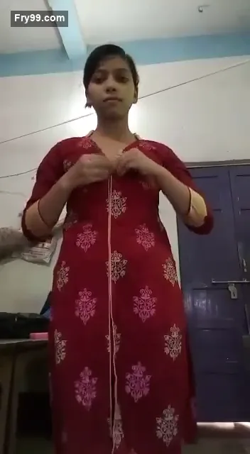 सारे कपड़े उतारकर लड़की ने दिखाई मोटी चिकनी चूत गांड का छेद और बूब्स वाली देसी MMS वीडियो — screenshot 1