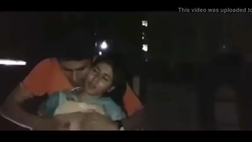 गर्लफ्रेंड को रात में बाहर बुलाकर चूची मसलने का हिंदी बीएफ सेक्स वीडियो