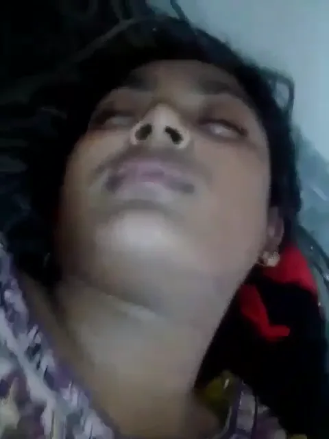 बंगाली मुस्लिम गर्ल की दर्द भरी चूत चुदाई पेनफुल देसी सेक्स हिंदी बीएफ वीडियो — screenshot 5