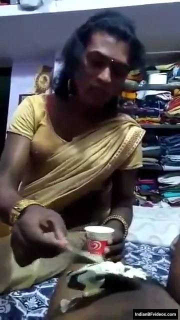 साउथ इंडियन छक्के ने आइसक्रीम लगाकर लंड चाटा गे सेक्स MMS वीडियो — screenshot 2