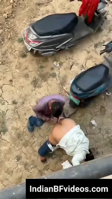 मोटी गांड वाली रंडी पैसे लेकर खुल्लमखुल्ला चुदती देसी सेक्स हिंदी बीएफ — screenshot 4