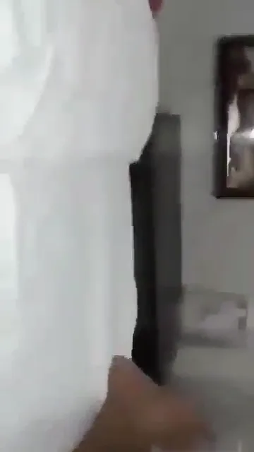 होटल में गर्लफ्रेंड बॉयफ्रेंड के ऊपर सवार होकर चुदाई करती वीडियो — screenshot 1