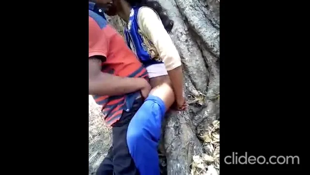 पांच इंडियन लवर्स की आउटडोर देहाती चुदाई कंपाइलेशन ब्लू फिल्म — screenshot 1