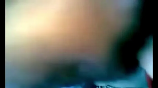 सेक्सी स्कूल टीचर कार में सहकर्मी का मोटा लंड चूसते हुए हिंदी बीएफ वीडियो — screenshot 2