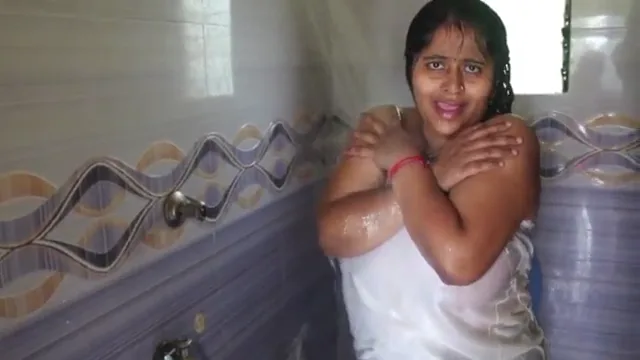 लंड खड़ा कर देने वाला भीगा बदन! वीडियो — screenshot 8