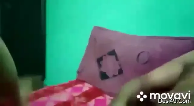 ब्रा पैंटी उतारकर साउथ इंडियन बीवी ने पति का लौड़ा हिलाया वीडियो — screenshot 2