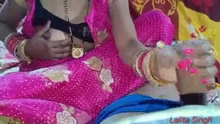 नयी साड़ी गिफ्ट देकर बीवी की जबरदस्त देसी चुदाई पति का हिंदी बीएफ — screenshot 3