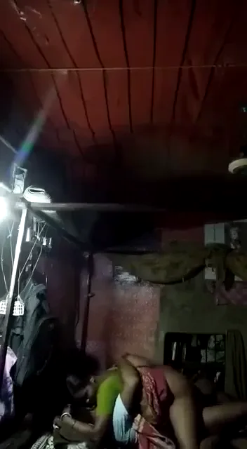 गाँव की हॉट मामी ने सूखी बुर में लंड डलवाकर देहाती चुदाई करवाई MMS — screenshot 7