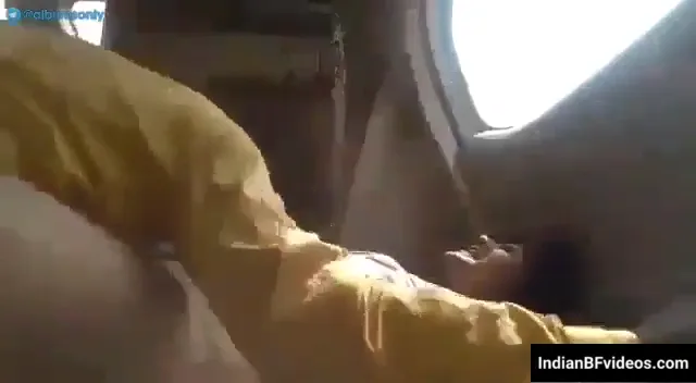 ड्राइवर अंकल ने कार में मालिक की बेटी की चूत चाटकर देसी चुदाई एमएमएस बनाया — screenshot 1