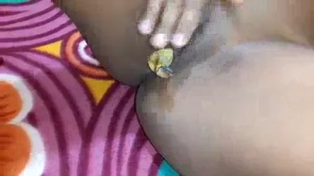 देसी गांव की माल ने केला घुसाकर चूत चोदी जोरदार ब्लू फिल्म सेक्स वीडियो — screenshot 2