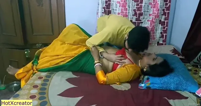 पड़ोस वाली साड़ी वाली भाभी के साथ लड़के का हॉट रोमांस हिंदी बीएफ — screenshot 2