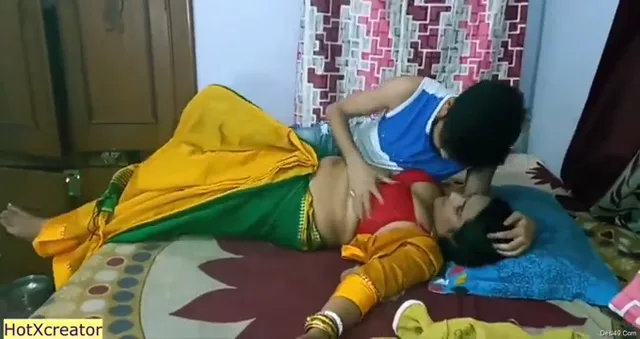 पड़ोस वाली साड़ी वाली भाभी के साथ लड़के का हॉट रोमांस हिंदी बीएफ — screenshot 3