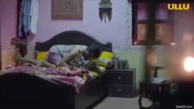 भांजे के साथ सेक्स करते मामी बोली मामा सो रहे हैं जाग गए तो क्या होगा देसी चुदाई — screenshot 4