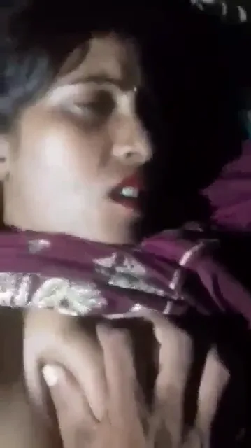 लोकल बिहारी आंटी की चूची दबाकर जोरदार चोदने का देसी सेक्स वीडियो — screenshot 4