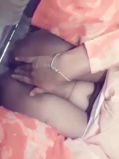 आंटी की गरम चूत की खुजली मिटाने वाला देसी सेक्स MMS वीडियो — screenshot 5
