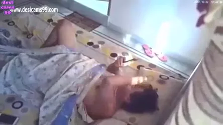 पड़ोस वाली औरत को होटल ले जाकर लंड चुसवाकर चोदा देसी आंटी सेक्स वीडियो — screenshot 9