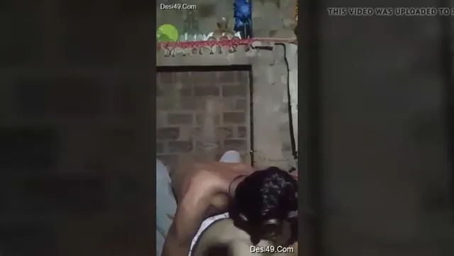 उत्तेजक संभोग में लिप्त देसी प्रेमी युगल की जोरदार चूत चुदाई हिंदी बीएफ वीडियो — screenshot 1