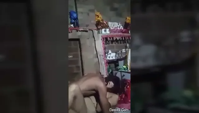 उत्तेजक संभोग में लिप्त देसी प्रेमी युगल की जोरदार चूत चुदाई हिंदी बीएफ वीडियो — screenshot 5