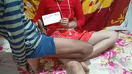 बुर खोलकर शांति से चोदने दे रही इंडियन बीवी का देसी बीएफ सेक्स वीडियो — screenshot 2