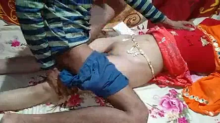 बुर खोलकर शांति से चोदने दे रही इंडियन बीवी का देसी बीएफ सेक्स वीडियो — screenshot 9