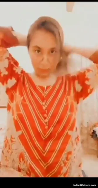 सेक्सी बूब्स वाली पाकिस्तानी कॉलेज गर्ल की देसी चूत चुदाई ब्लू फिल्म — screenshot 1
