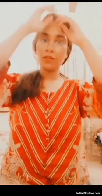 सेक्सी बूब्स वाली पाकिस्तानी कॉलेज गर्ल की देसी चूत चुदाई ब्लू फिल्म — screenshot 2