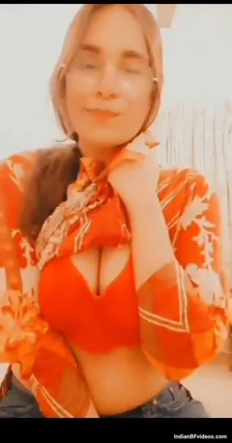 सेक्सी बूब्स वाली पाकिस्तानी कॉलेज गर्ल की देसी चूत चुदाई ब्लू फिल्म — screenshot 4