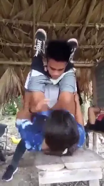 आसामी लवर्स की झोपड़ी में देसी सेक्स और देहाती चुदाई का मस्त हिंदी बीएफ वीडियो — screenshot 9