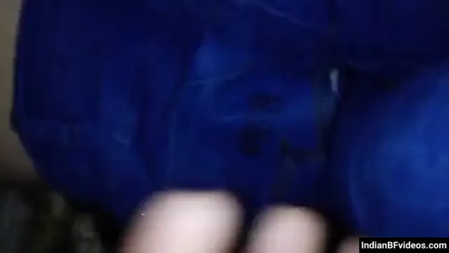 गर्लफ्रैंड की जीन्स खिसकाकर चूत चोदने का देहाती चुदाई MMS वीडियो — screenshot 4