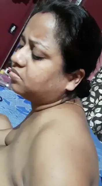 नाराज बीवी ने पति के लंड को चूसकर चूत चुदवाई देसी बीएफ एमएमएस — screenshot 1