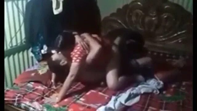 चुदक्कड़ बीवी पति के लंड पर सवार होकर देसी चुदाई करती हुई वीडियो — screenshot 7