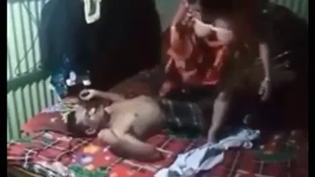चुदक्कड़ बीवी पति के लंड पर सवार होकर देसी चुदाई करती हुई वीडियो — screenshot 9