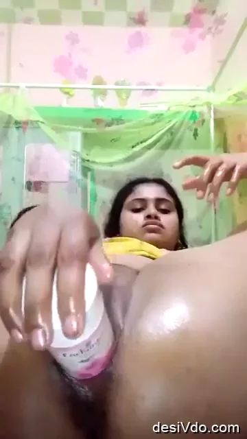 भाभी ने चूत में पूरा हाथ और पाउडर बोतल डालकर मस्त चुदाई की देसी MMS वीडियो — screenshot 5