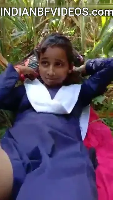 बिहारी स्कूल गर्ल की काली चूत यूनिफॉर्म में ही चोदी देहाती गांव चुदाई बीएफ वीडियो — screenshot 3