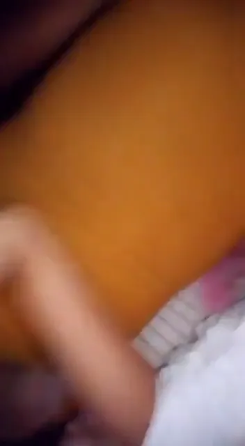 बॉयफ्रेंड गर्लफ्रेंड के बड़े चूचियों को चूसता देसी सेक्स वीडियो में मस्त चुदाई — screenshot 3
