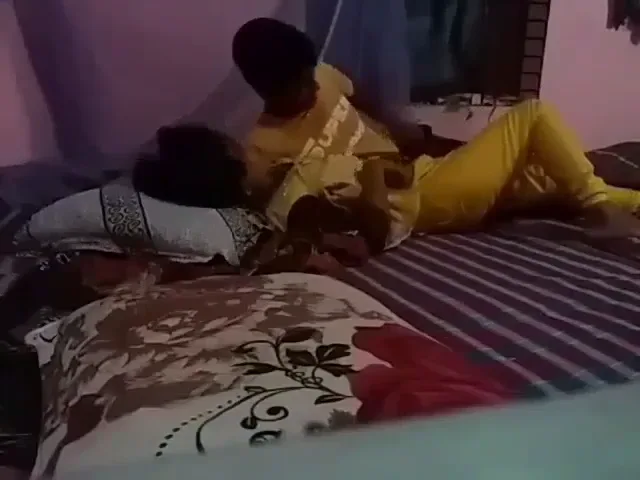 हल्दी प्रोग्राम के बाद लवर्स ने किया जोरदार चुदाई का कार्यक्रम हिंदी बीएफ — screenshot 1