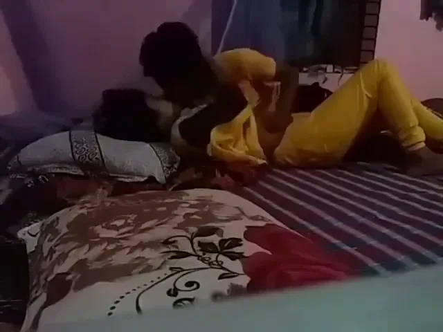 हल्दी प्रोग्राम के बाद लवर्स ने किया जोरदार चुदाई का कार्यक्रम हिंदी बीएफ — screenshot 2